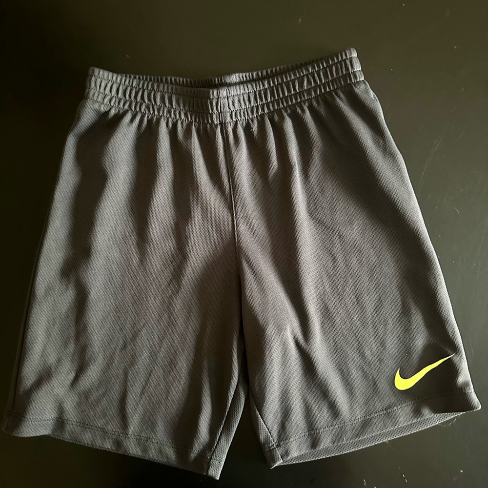Nike Dri-Fit Boys Athletic Shorts Size 7